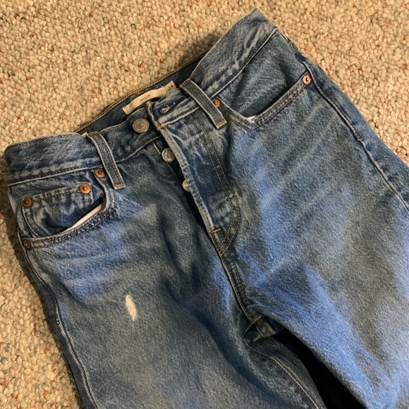 Levi's Wedgie Fit Distressed - Picture 5 of 6